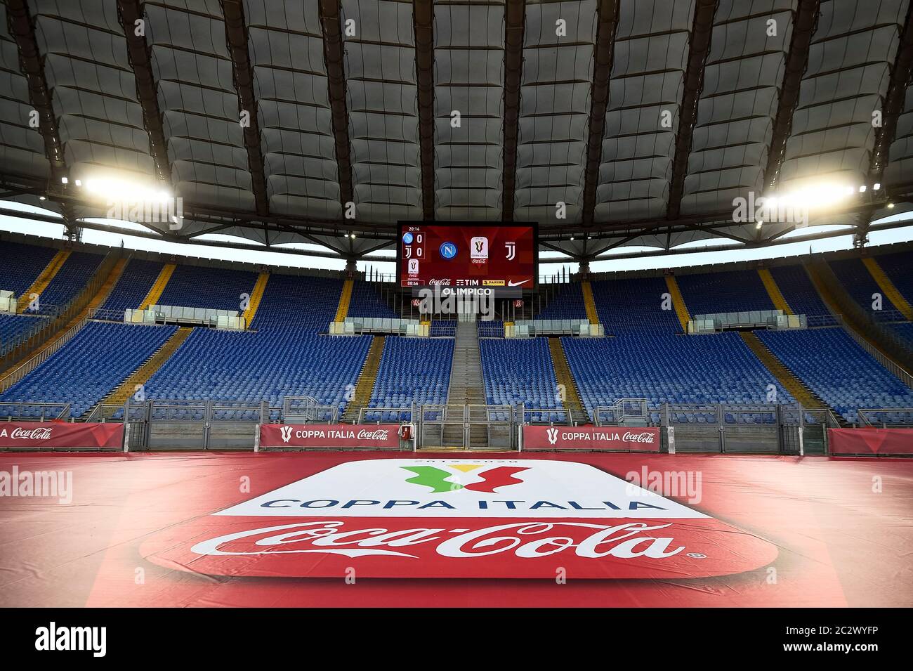 Rome, Italie - 17 juin, 2020: Vue générale montre stadio Olimpico presque vide avant le match de football final de Coppa Italia entre SSC Napoli et Juventus FC. SSC Napoli a remporté 4-2 victoires sur Juventus FC après des penalty Kicks, temps régulier terminé 0-0. Le football italien reprend derrière des portes fermées après l'apparition du coronavirus COVID-19. Crédit: Nicolò Campo/Alay Live News Banque D'Images