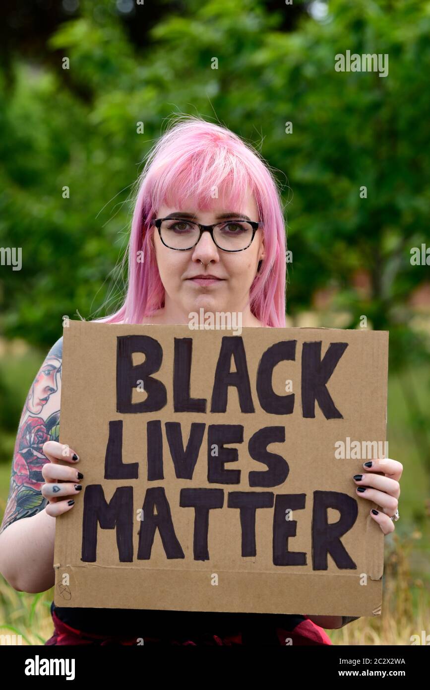 Black Lives Matter Protest Suite à l'assassinat de George Floyd (14 octobre 1973-25 mai 2020) aux États-Unis par un policier, Bordon, Hampshire, Royaume-Uni. Banque D'Images