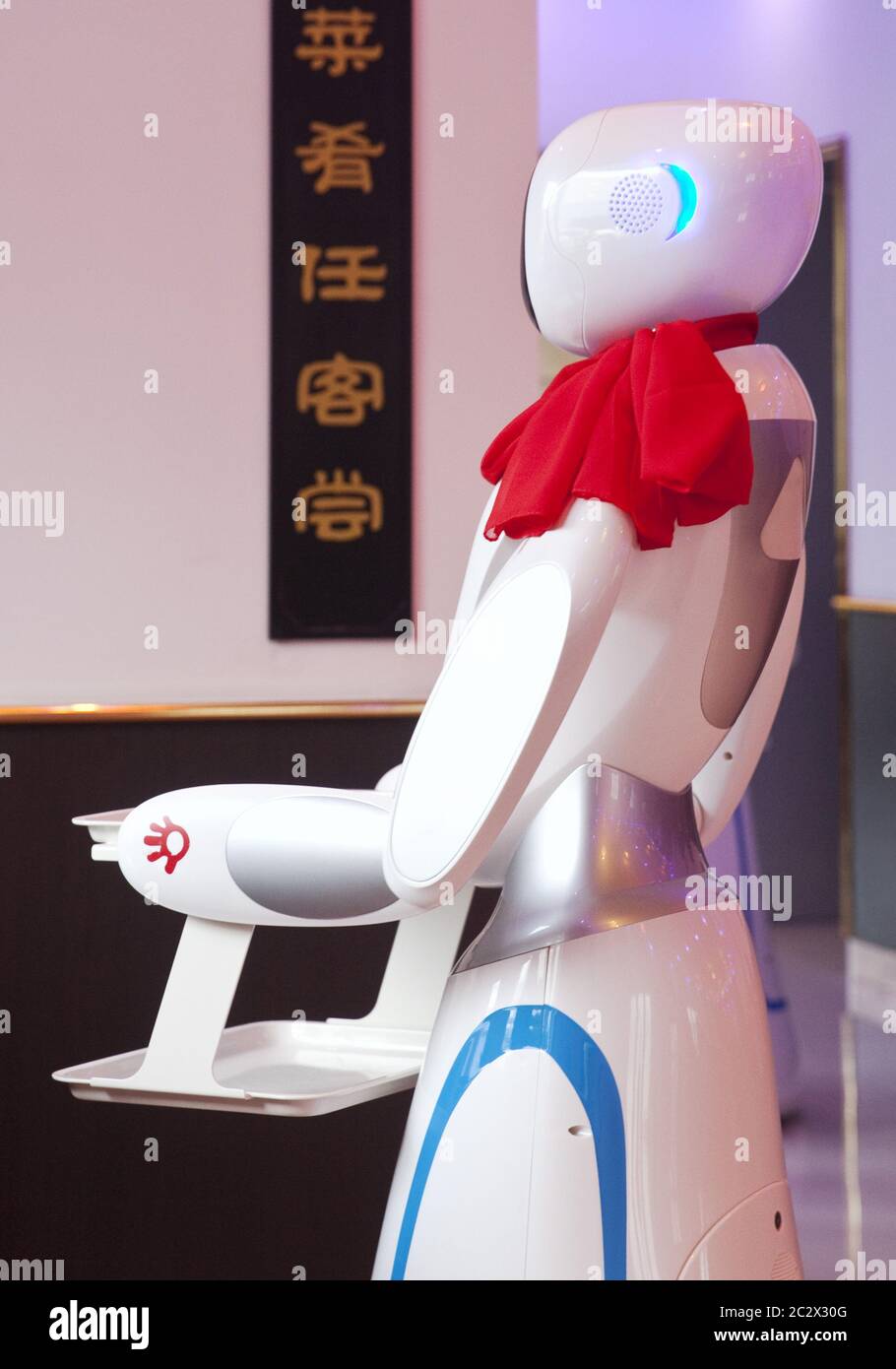 Robot de service dans un restaurant chinois, Allemagne, Europe Banque D'Images Robot de service dans un restaurant chinois, Allemagne, Europe Banque D'Images
