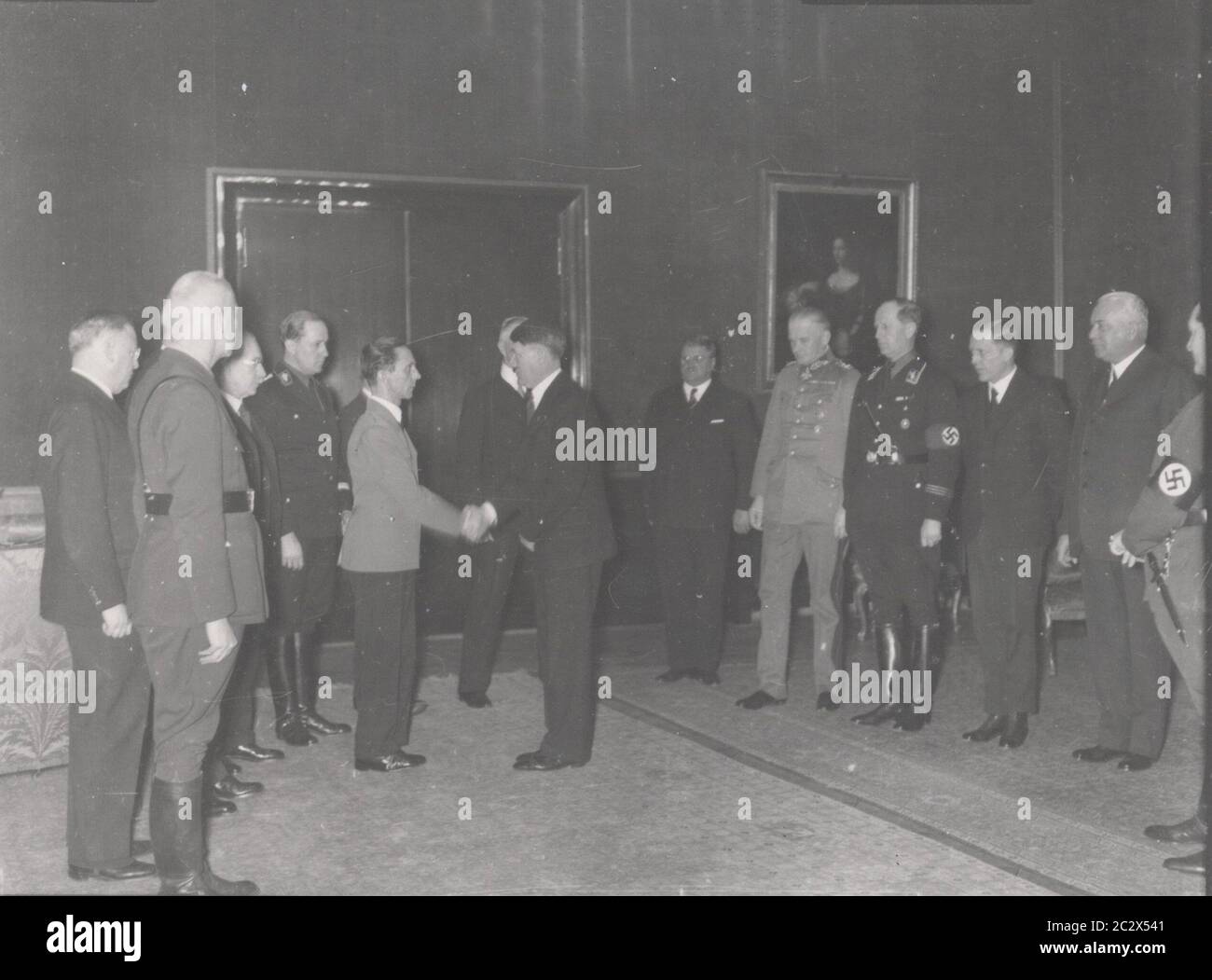 Le Conseil des ministres du Reich le 1/30/34 - le secrétaire d'État Funk,? , ministre de la nutrition Darre, ministre du travail rare, ministre de la Justice Guertner, ministre de la propagande Goebbels, ministre des Transports Elz von Ruebenach, chancelier Reich Adolf Hitler, ministre prussien Président Goering, ministre de la Défense von Blomberg, ministre de l'intérieur Frick, ministre des Affaires étrangères von Neurath, ministre des Finances, Ministre des Affaires économiques, Schacht, ministre des Finances du Reich, Schachtin, Paben U., chef du Fraesidialkanzlei kelssner. Photographies de Heinrich Hoffmann 1933 le photog officiel d'Adolf Hitler Banque D'Images