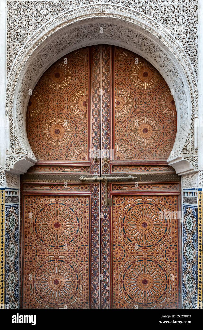 Portes marocaines antiques Banque de photographies et d'images à haute  résolution - Alamy