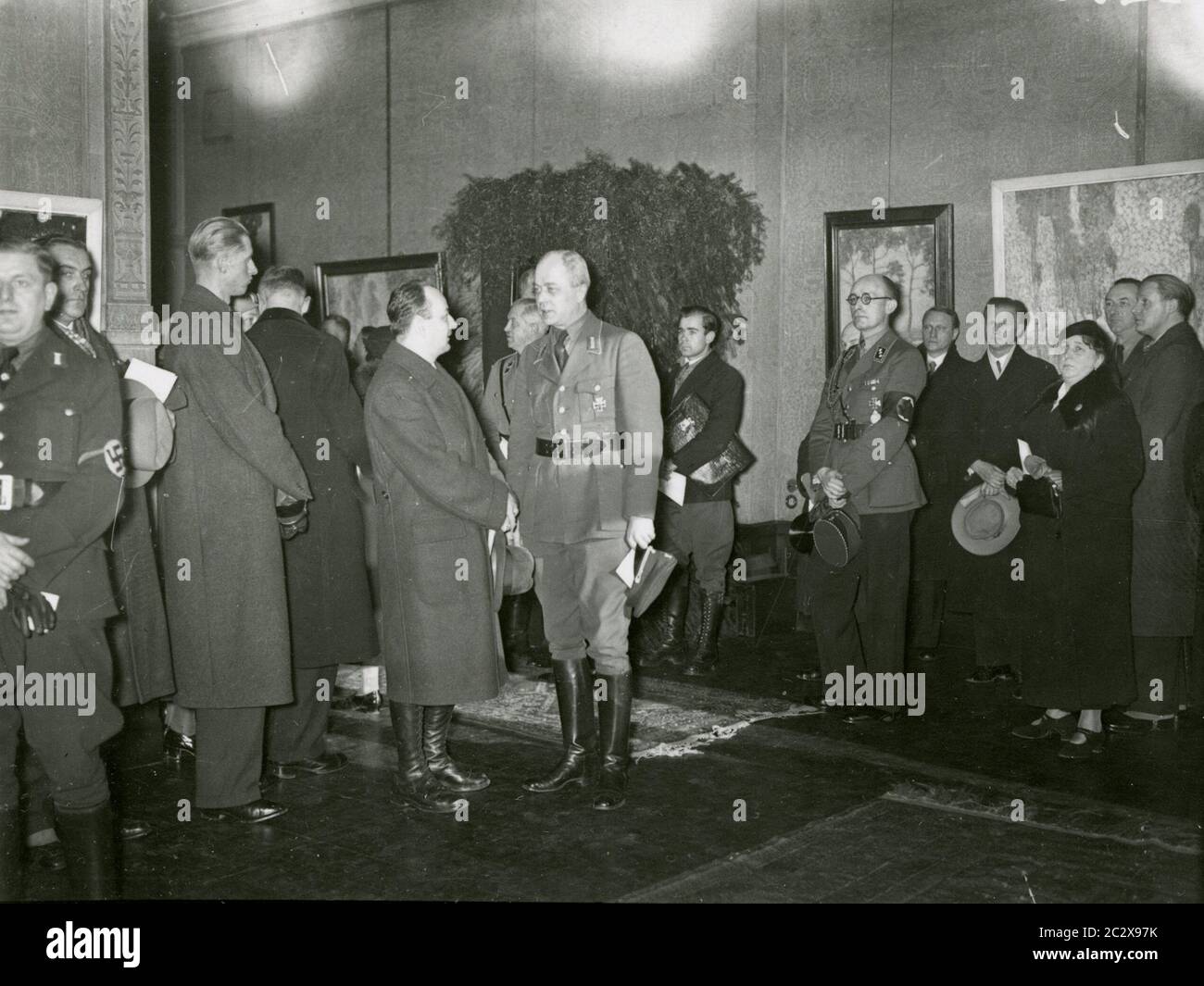 Heinrich Hoffmann photographie 1933 photographe officiel d'Adolf Hitler, et un homme politique et éditeur nazi, qui était membre du cercle intime d'Hitler. Banque D'Images