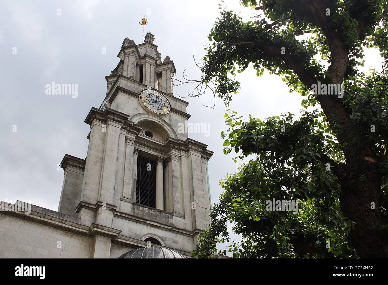 La tour du Limehouse de Sainte-Anne, conçue par Nicholas Hawksmoor Banque D'Images
