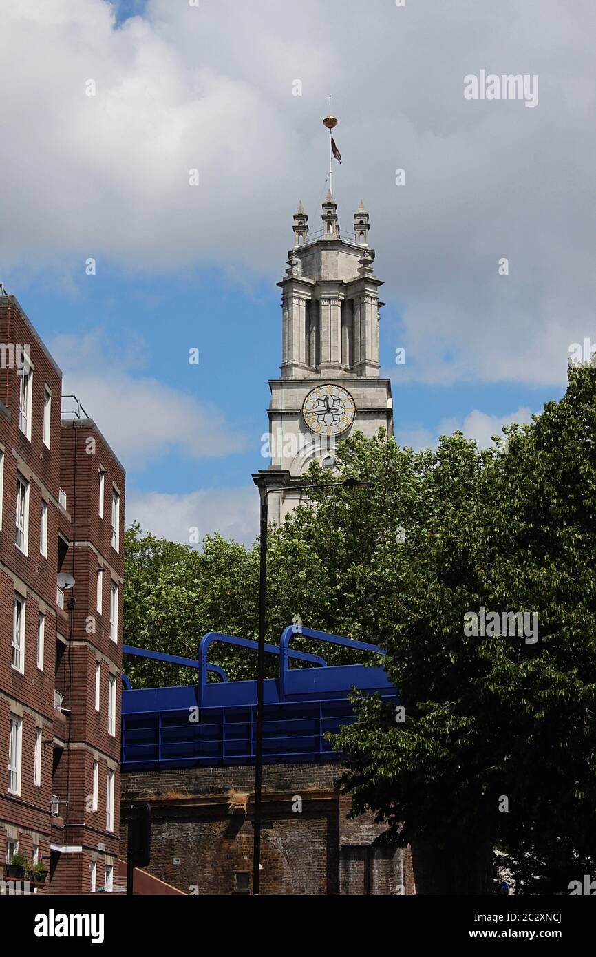 La tour du Limehouse de Sainte-Anne, conçue par Nicholas Hawksmoor Banque D'Images