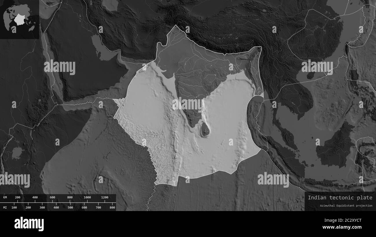 Forme de plaque indienne entourée sur un fond sombre et désaturé de la carte biniveau avec des superpositions informatives. Rendu 3D Banque D'Images