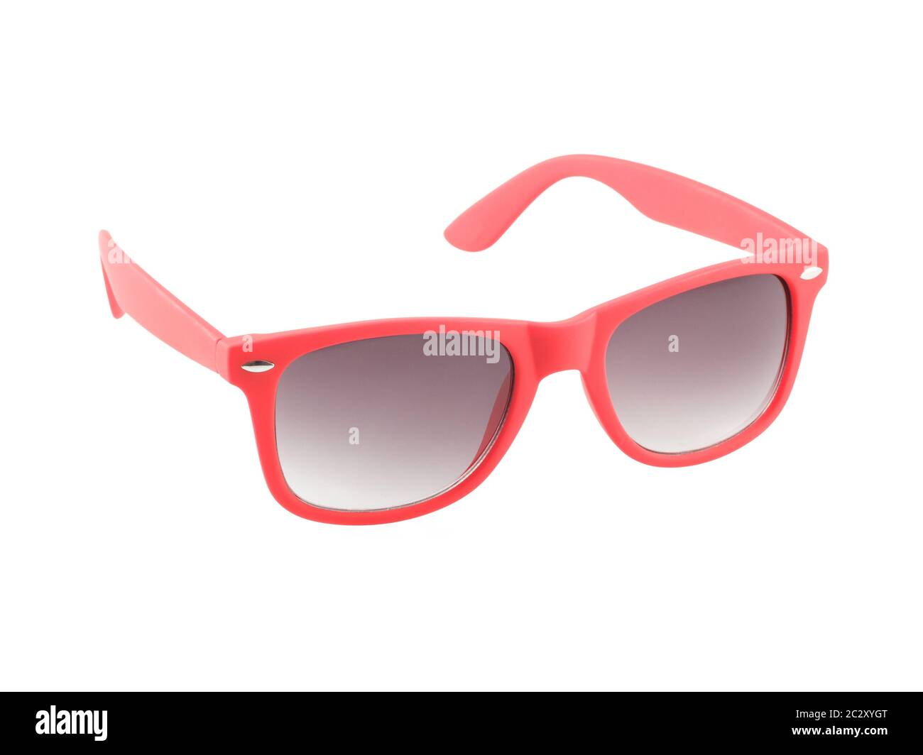 Lunettes de soleil rouge, isolé sur fond blanc. Protection des yeux, de l'été, hipster concept. Banque D'Images