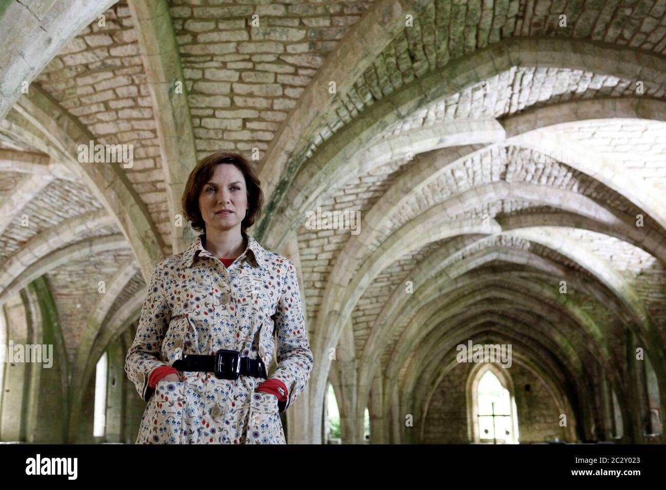 La roadshow des antiquités à l'abbaye de Fountains et au parc royal de Studley. Présentateur Fiona Bruce. Banque D'Images