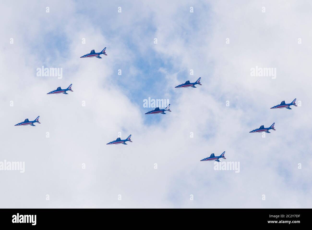 Formation fixe de l'avion 9 comprenant l'équipe d'exposition de l'Armée de l'Air française - Patrouille acrobatique de France Banque D'Images