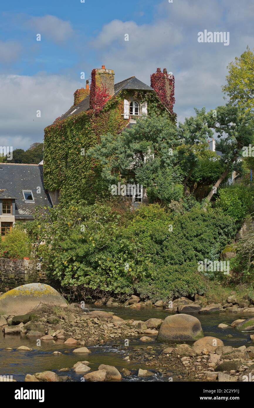 Paysage idyllique de Pont-Aven, commune du Finistère de Bretagne (Bretagne) Banque D'Images Paysage idyllique de Pont-Aven, commune du Finistère de Bretagne (Bretagne) Banque D'Images