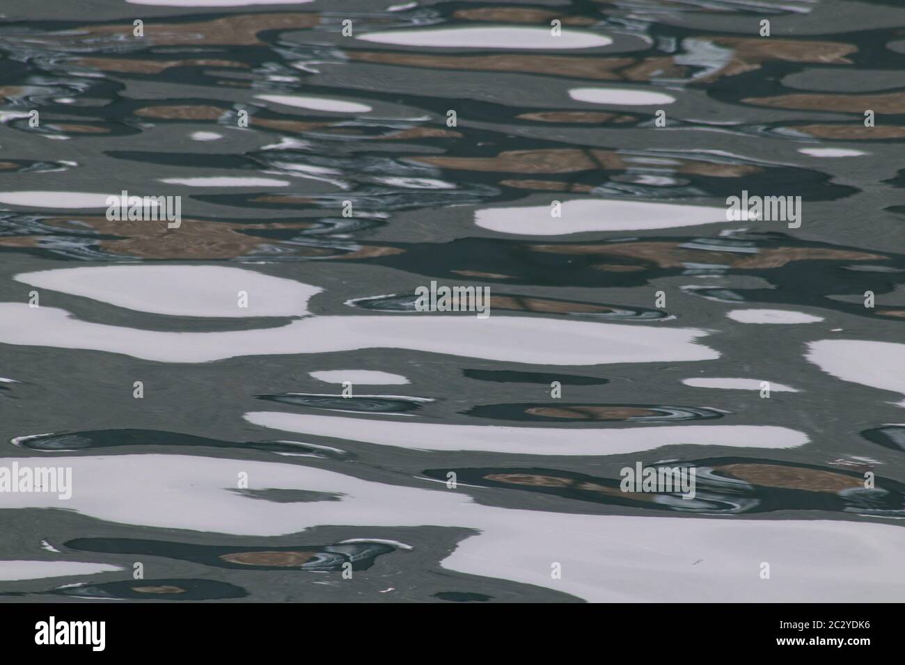 Réflexions dans l'eau Banque D'Images