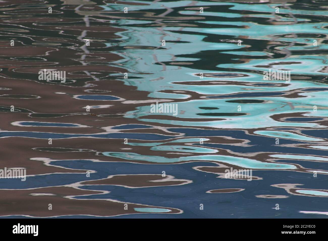 Réflexions dans l'eau Banque D'Images