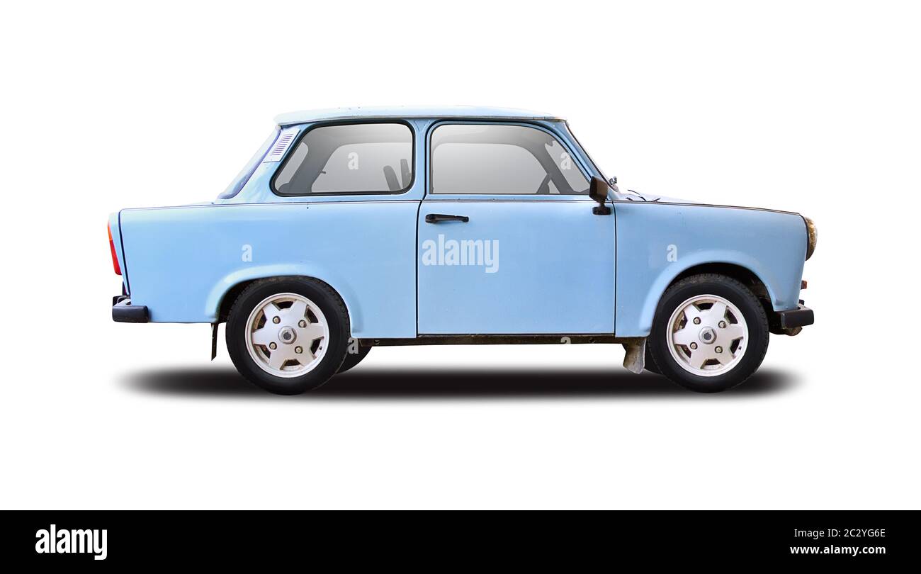 Vue latérale de voiture classique est-allemande isolée sur blanc Banque D'Images