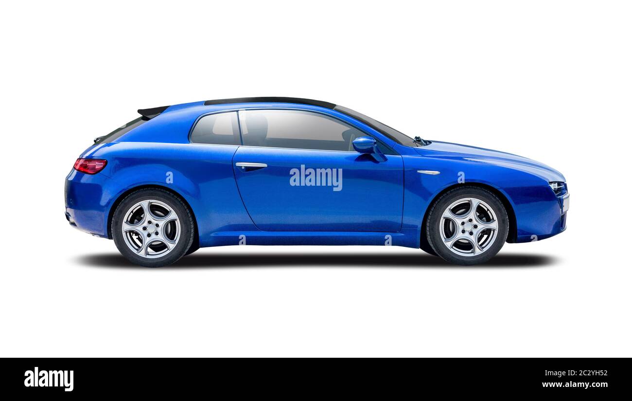 Vue latérale de la voiture italienne du coupé sport isolée sur le blanc Banque D'Images