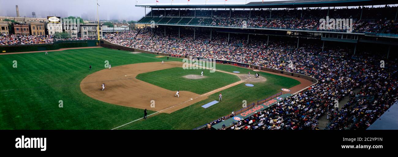 Wrigley Field pendant un match de baseball, Chicago, Illinois, États-Unis Banque D'Images