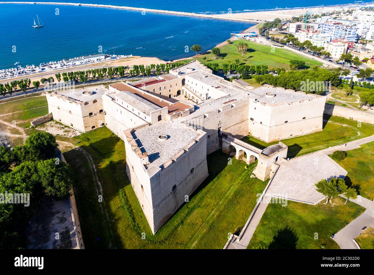 Vue aérienne de Castello Svevo, région de Trani, Barletta, Puglia, Italie Banque D'Images