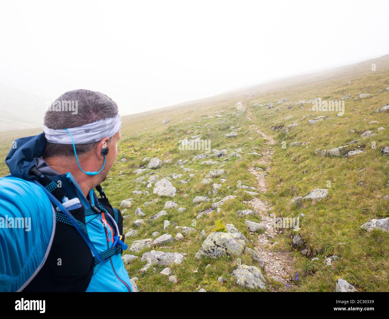 selfie par un coureur qui a été trailrunning dans les montagnes de carinthie Banque D'Images