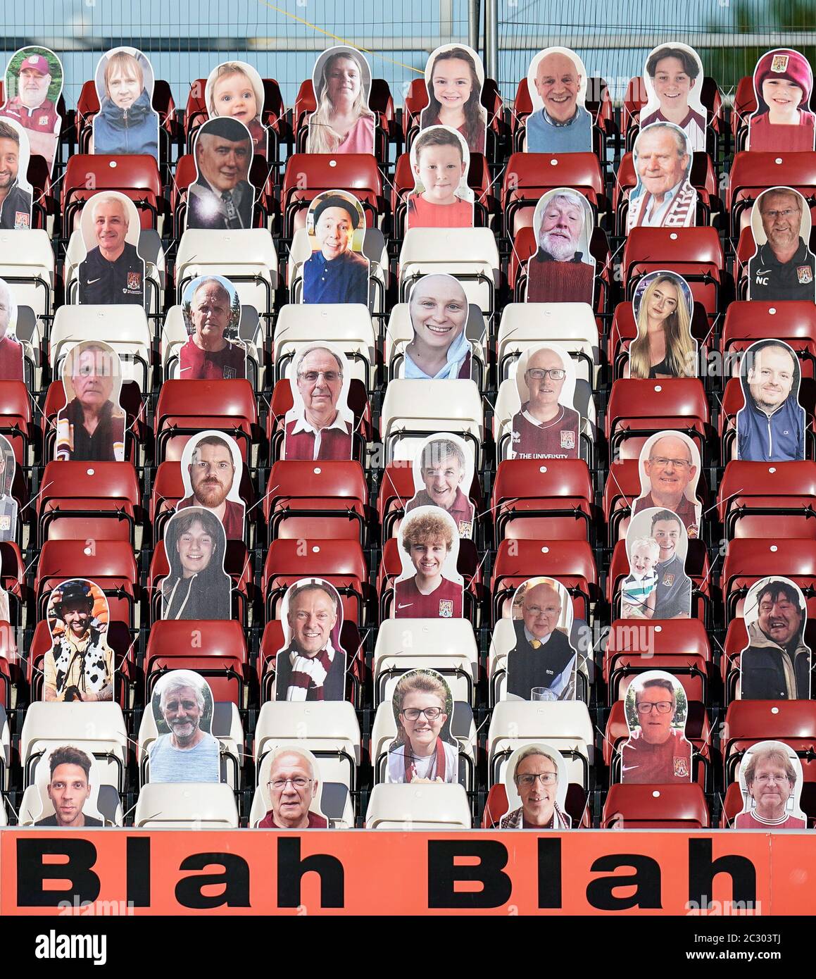 Northampton, Royaume-Uni. 18 juin 2020. Des découpes de carton dans les stands pré-match pendant le match de la Sky Bet League 2 Jouez demi-finale première partie du match entre Northampton Town et Cheltenham Town au Sixfields Stadium, Northampton, le 18 juin 2020. Photo de David Horn. Crédit : images Prime Media/Alamy Live News Banque D'Images