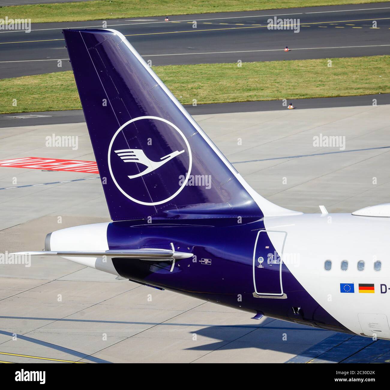 Lufthansa, Airbus A321-231 en attente de départ à l'aéroport international de Düsseldorf, D-AIDI, Düsseldorf, Rhénanie-du-Nord-Westphalie, Allemagne Banque D'Images
