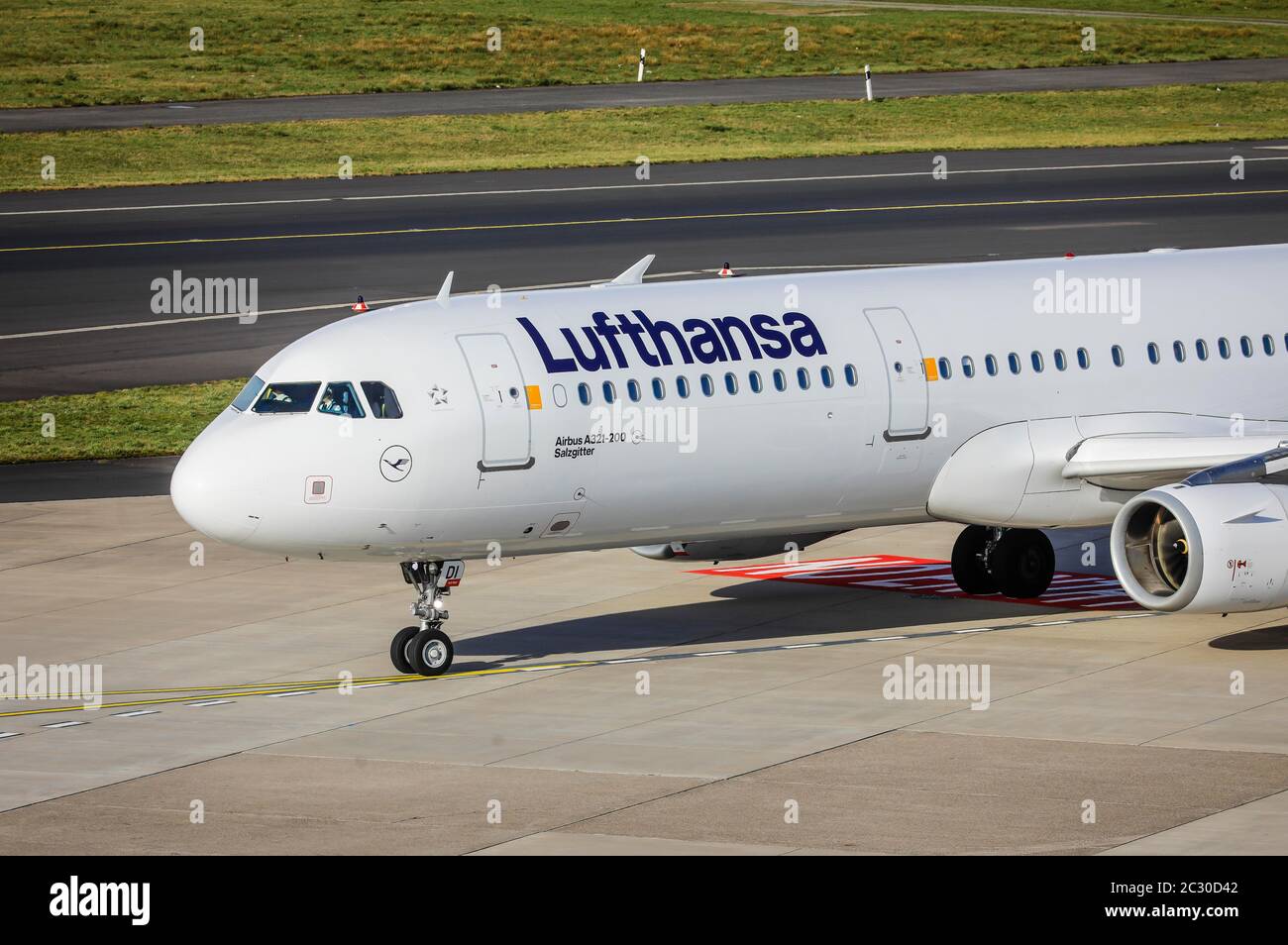 Lufthansa, Airbus A321-231 en attente de départ à l'aéroport international de Düsseldorf, D-AIDI, Düsseldorf, Rhénanie-du-Nord-Westphalie, Allemagne Banque D'Images