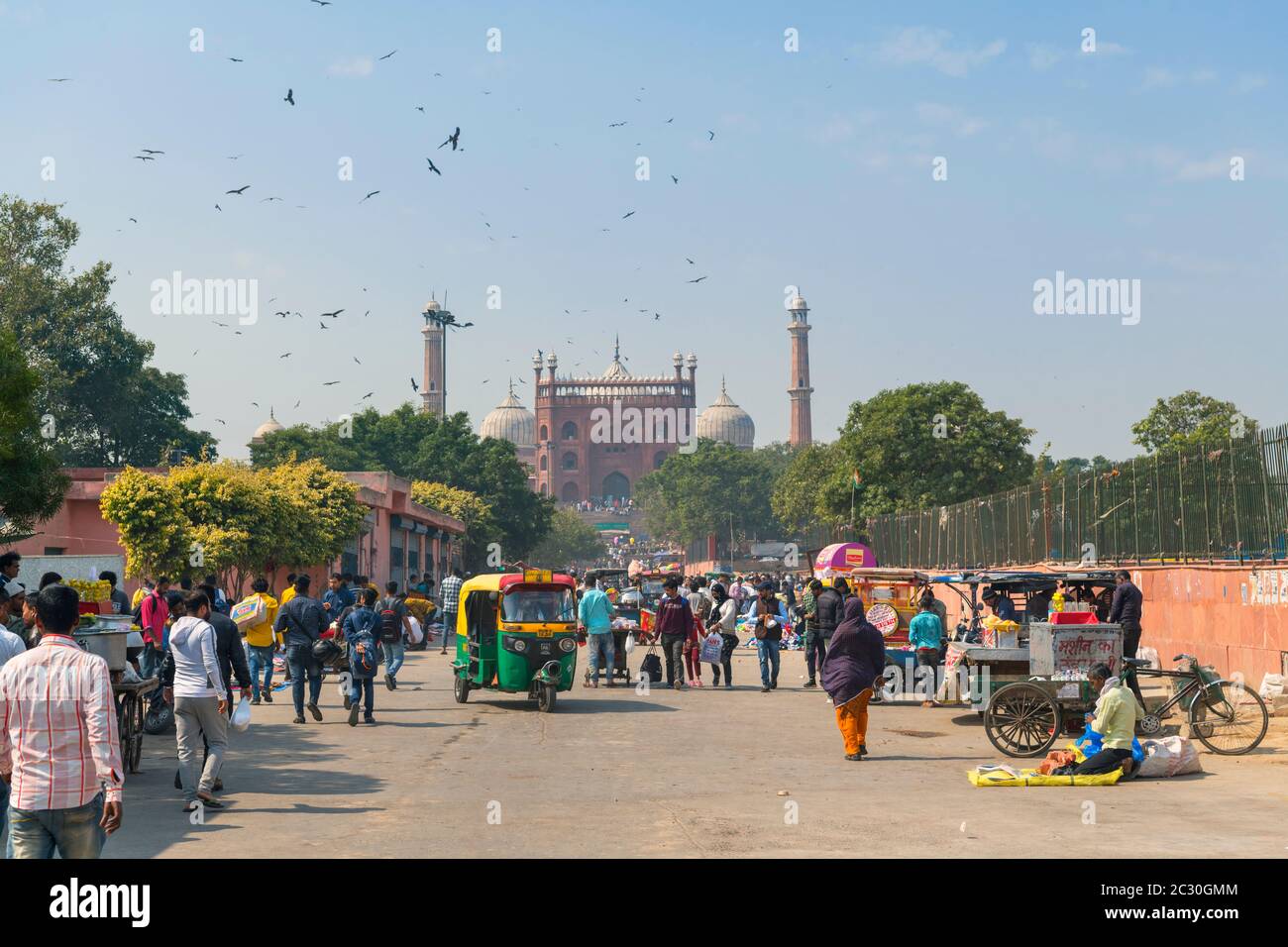 Meena Bazar menant à Jama Masjid (Mosquée Jama), Old Delhi, Delhi, Inde Banque D'Images