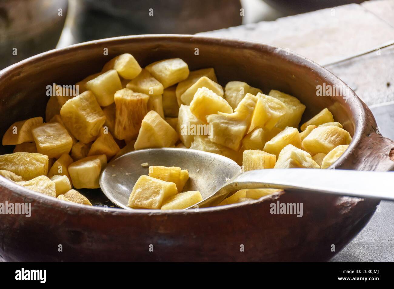 Manioc frit dans le crock pot Banque D'Images