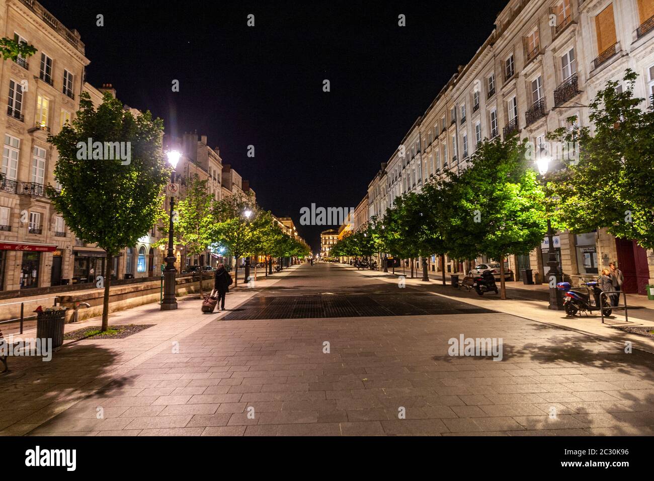 Cours du chapeau-Rouge de nuit, Bordeaux, Gironde, Aquitaine, France Photo  Stock - Alamy