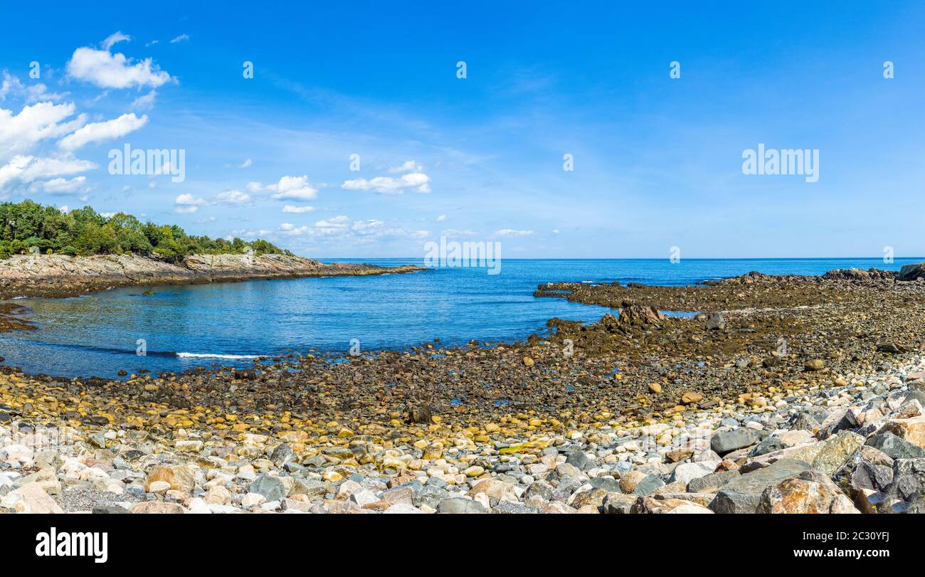 Côte rocheuse de l'océan Atlantique à Perkins Cove, Ogunquit, Maine, États-Unis Banque D'Images