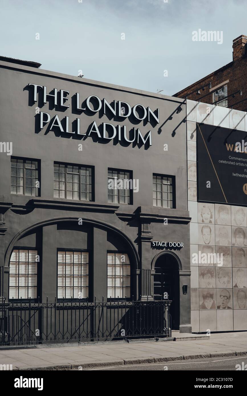 Londres, Royaume-Uni - 13 juin 2020 : extérieur et scène au London Palladium Theatre, l'un des théâtres les plus célèbres de Londres et du Royaume-Uni, en particulier pour les musi Banque D'Images