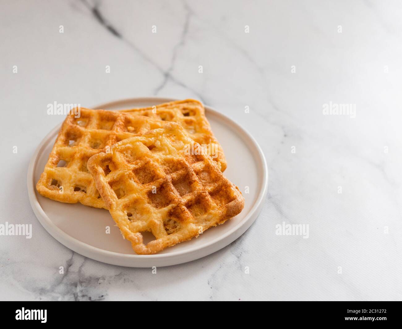 Gaufres à deux ingrédients, du ketto salé - chaffles Banque D'Images