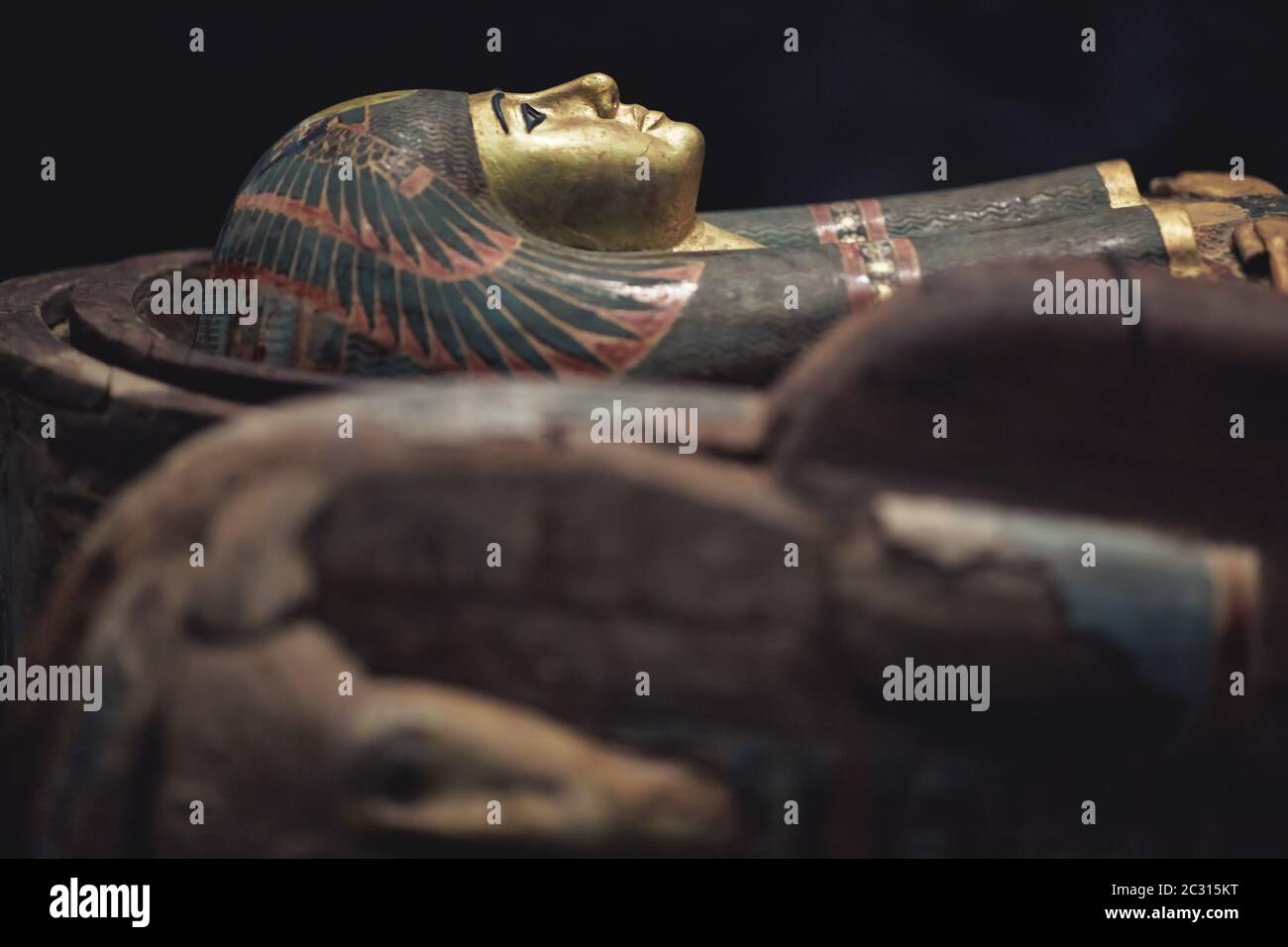 Sarcophage Pharaon sur fond noir Banque D'Images