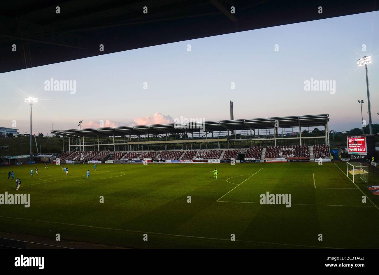 Northampton, Royaume-Uni. 18 juin 2020. Vue générale du jeu pendant le match de la demi-finale de la Ligue 2 de Sky Bet entre Northampton Town et Cheltenham Town au Sixfields Stadium, Northampton, le 18 juin 2020. Photo de David Horn. Crédit : images Prime Media/Alamy Live News Banque D'Images