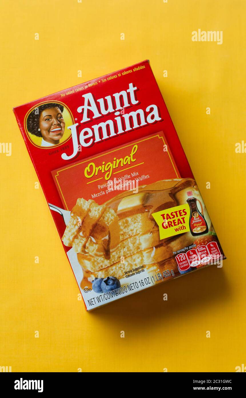 Boîte de Aunt Jemima Original Pancakes and Waffles se mélangent avec des informations en espagnol. Quaker Oats a annoncé Aunt J. Banque D'Images