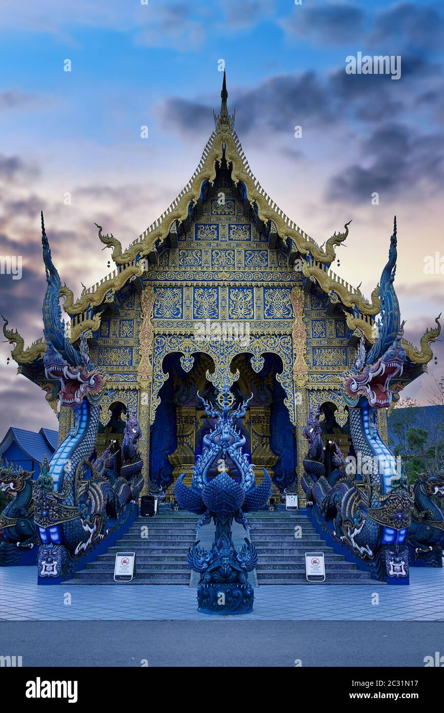 Wat Rong Suea Ten, Temple bleu de Chiang Rai, Thaïlande Banque D'Images