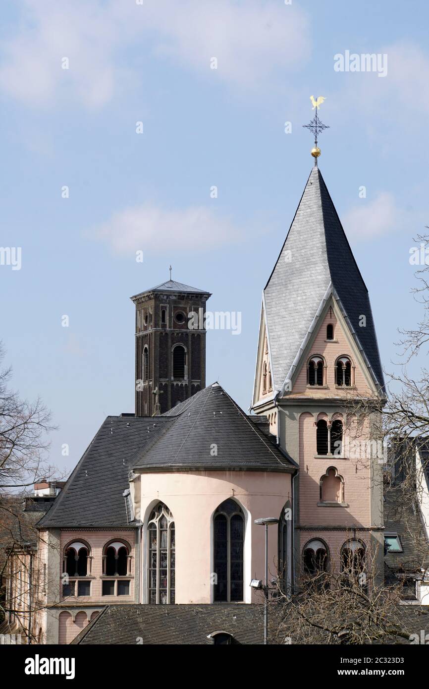 Romanische Kirche St. Maria à Lyskirchen, im hintergrund der Kirchturm der evangelischen Trinitatissikirche, Köln, Nordrhein-Westfalen, Deutschland Banque D'Images