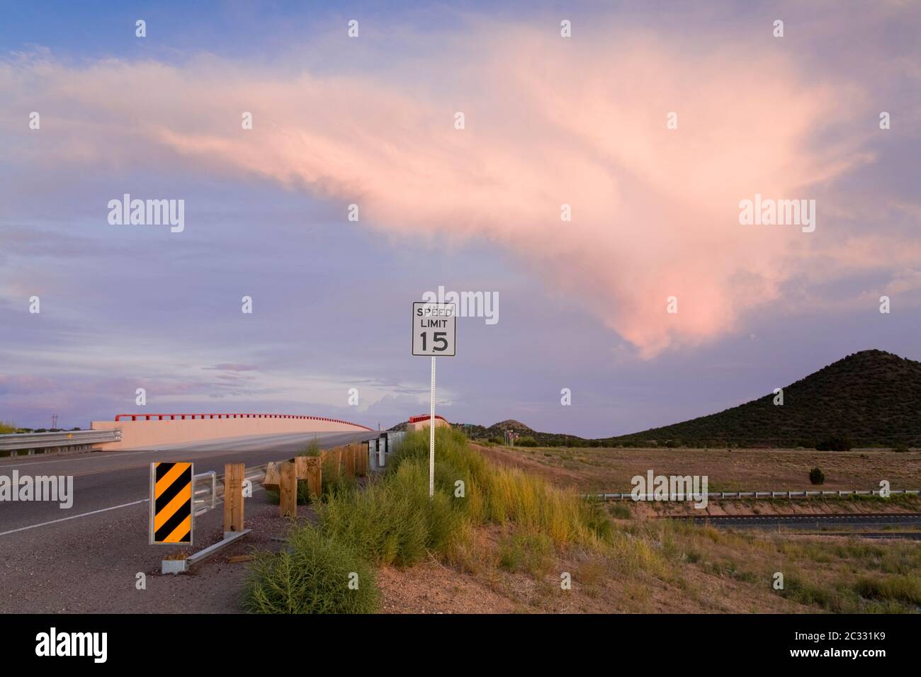Pont sur l'Interstate 25 près de Santa Fe, Nouveau-Mexique, États-Unis Banque D'Images