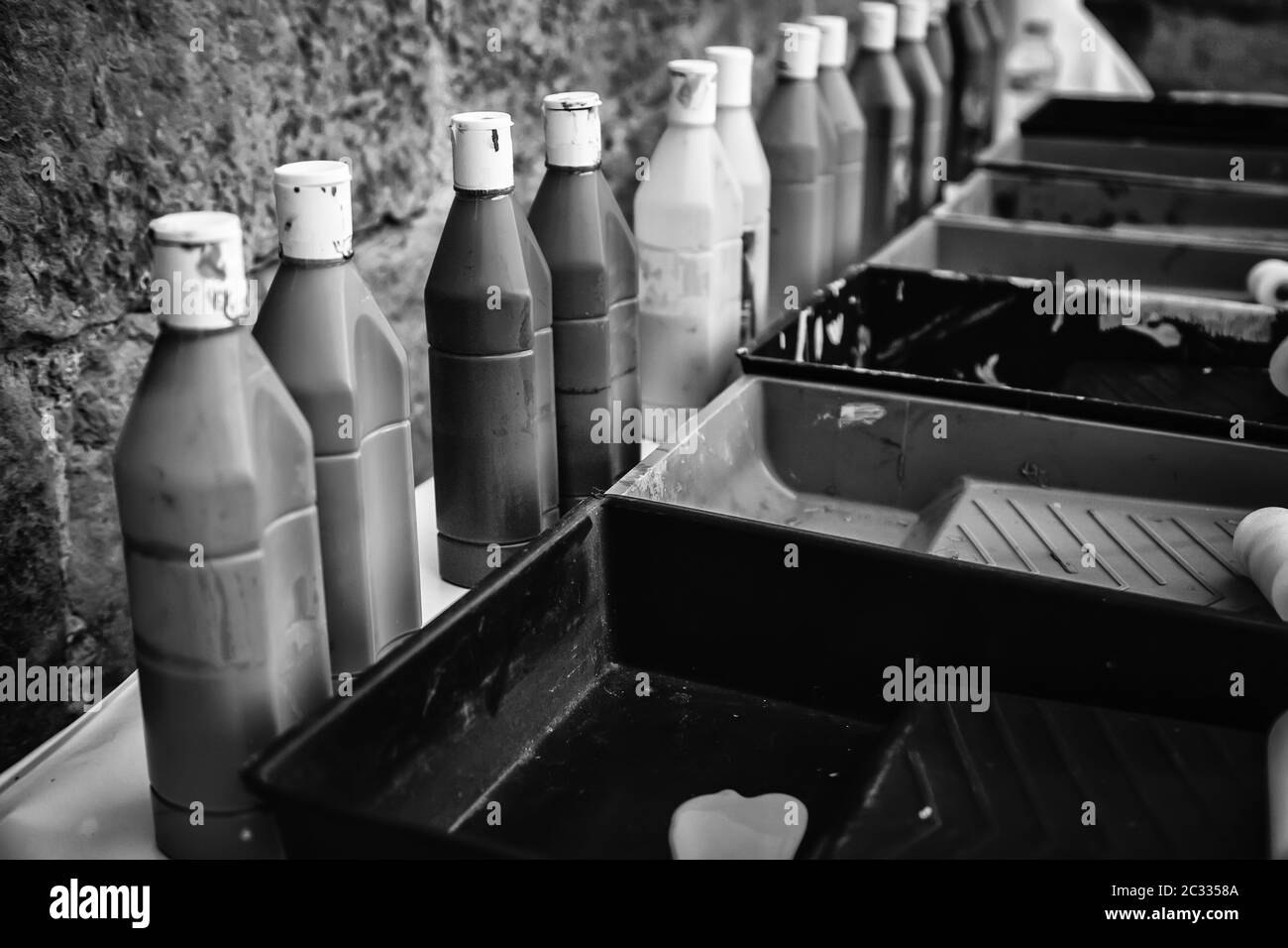 Des pots de peinture aux couleurs vives, des détails colorés Banque D'Images