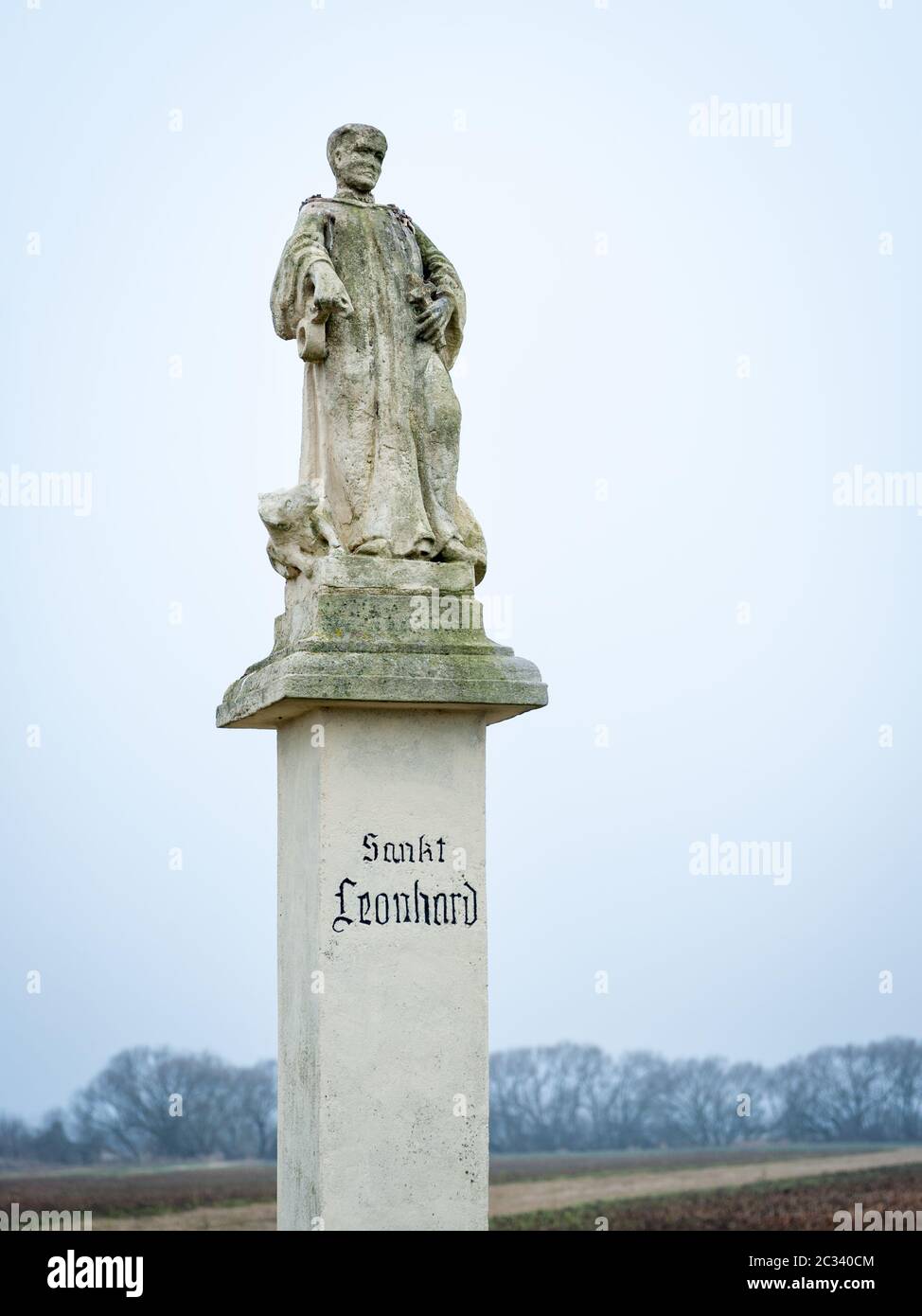 Colonne avec statue de saint leonhard au burgenland Banque D'Images