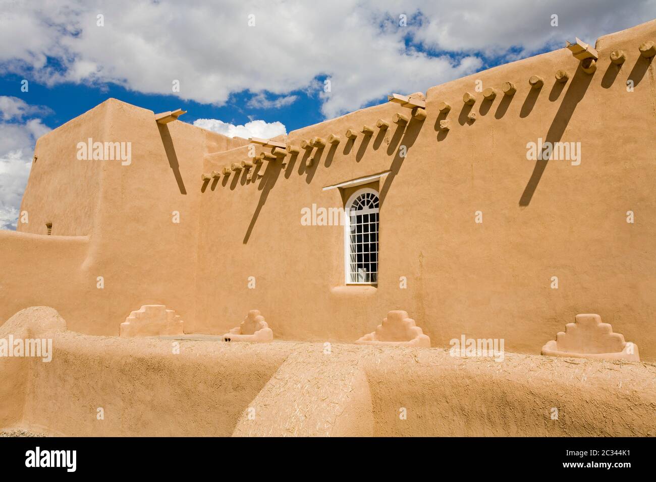 Église Saint Francis de Asis à Rancho de Toas, ville de Taos, Nouveau-Mexique, États-Unis Banque D'Images