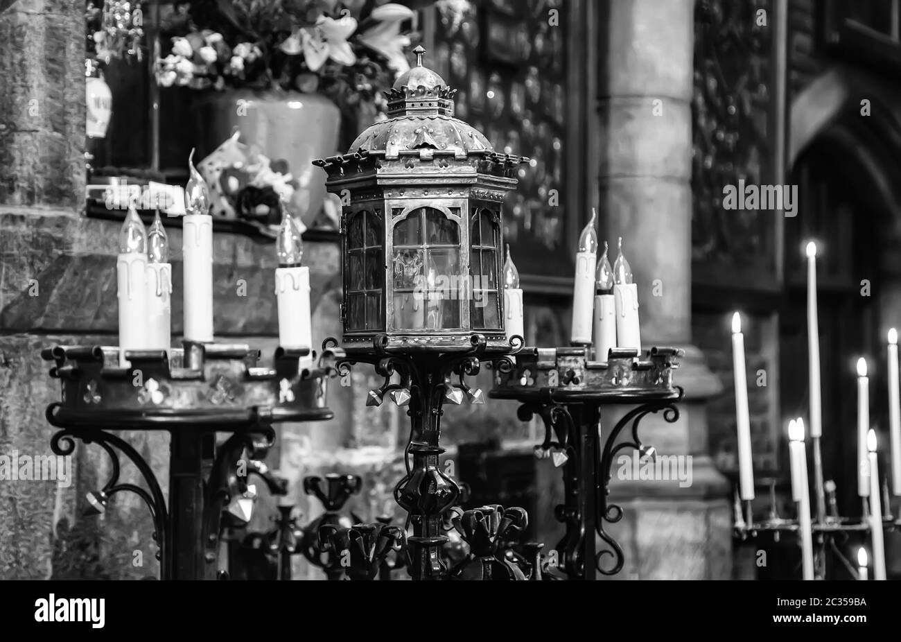 Des bougies de cire dans une église, de croyance et de foi, de religion Banque D'Images