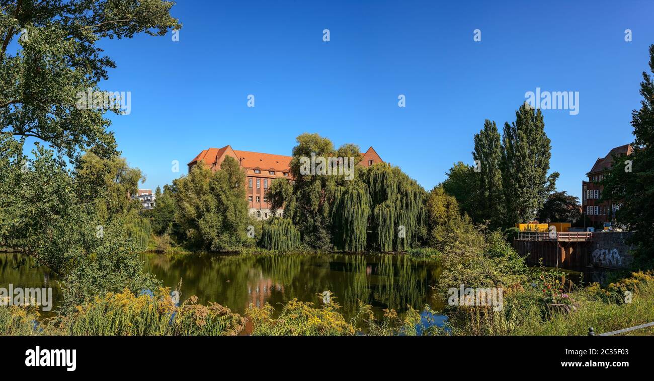 Lycée de Listet à l'étang de Kreuzpfuhl de Berlin Banque D'Images