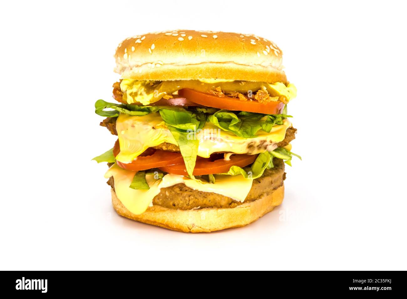 Double hamburger à la viande et au fromage sur fond blanc Banque D'Images