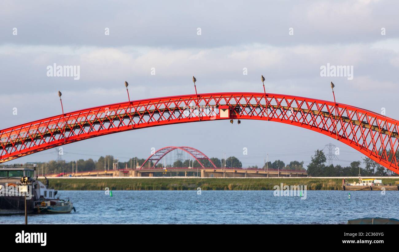 Python rouge Pont à arches à Amsterdam Pays-Bas Banque D'Images