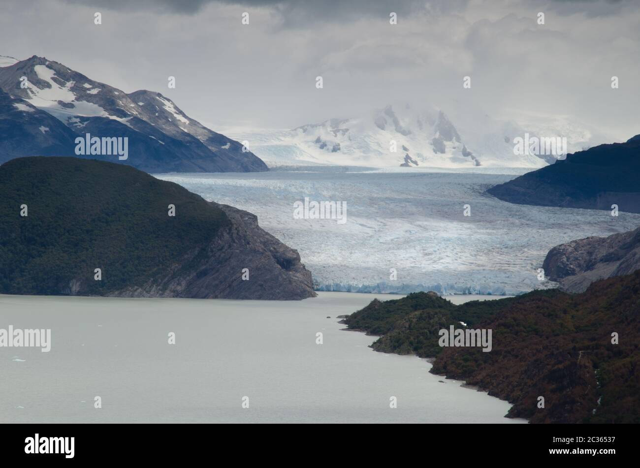 Lac gris et glacier gris. Parc national Torres del Paine. Province d'Ultima Esperanza. Magallanes et région antarctique chilienne. Patagonie chilienne. Chi Banque D'Images