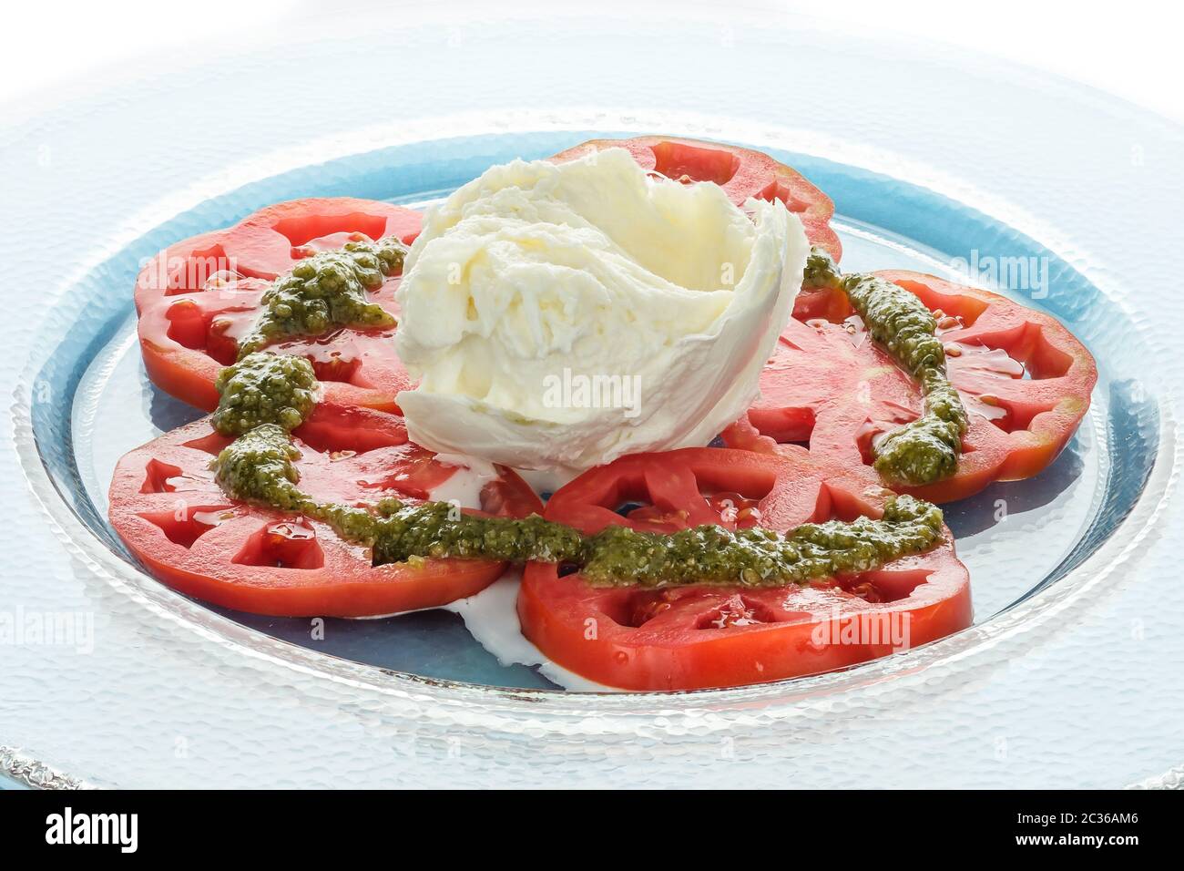 Insalata Caprese salade de mozzarella burrata . avec le pesto genovese Banque D'Images