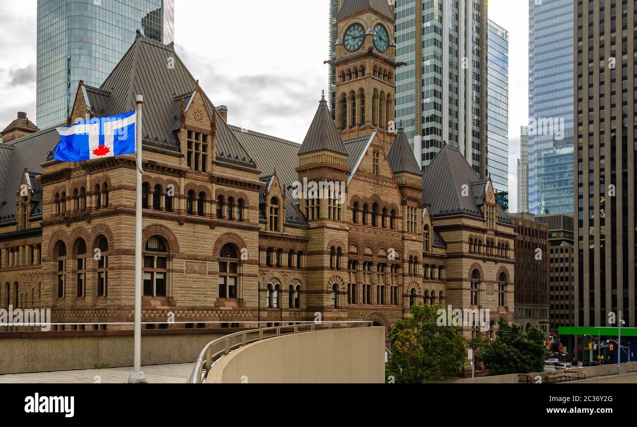 Hôtel de ville de Toronto, Ontario, Canada, vue de Nathan Phillips Square. Banque D'Images