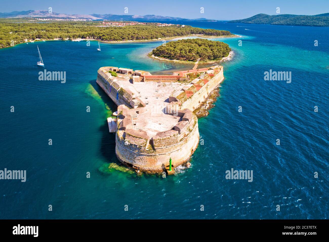 Forteresse de Saint Nikola surplombant l'entrée de la baie de Sibenik Banque D'Images