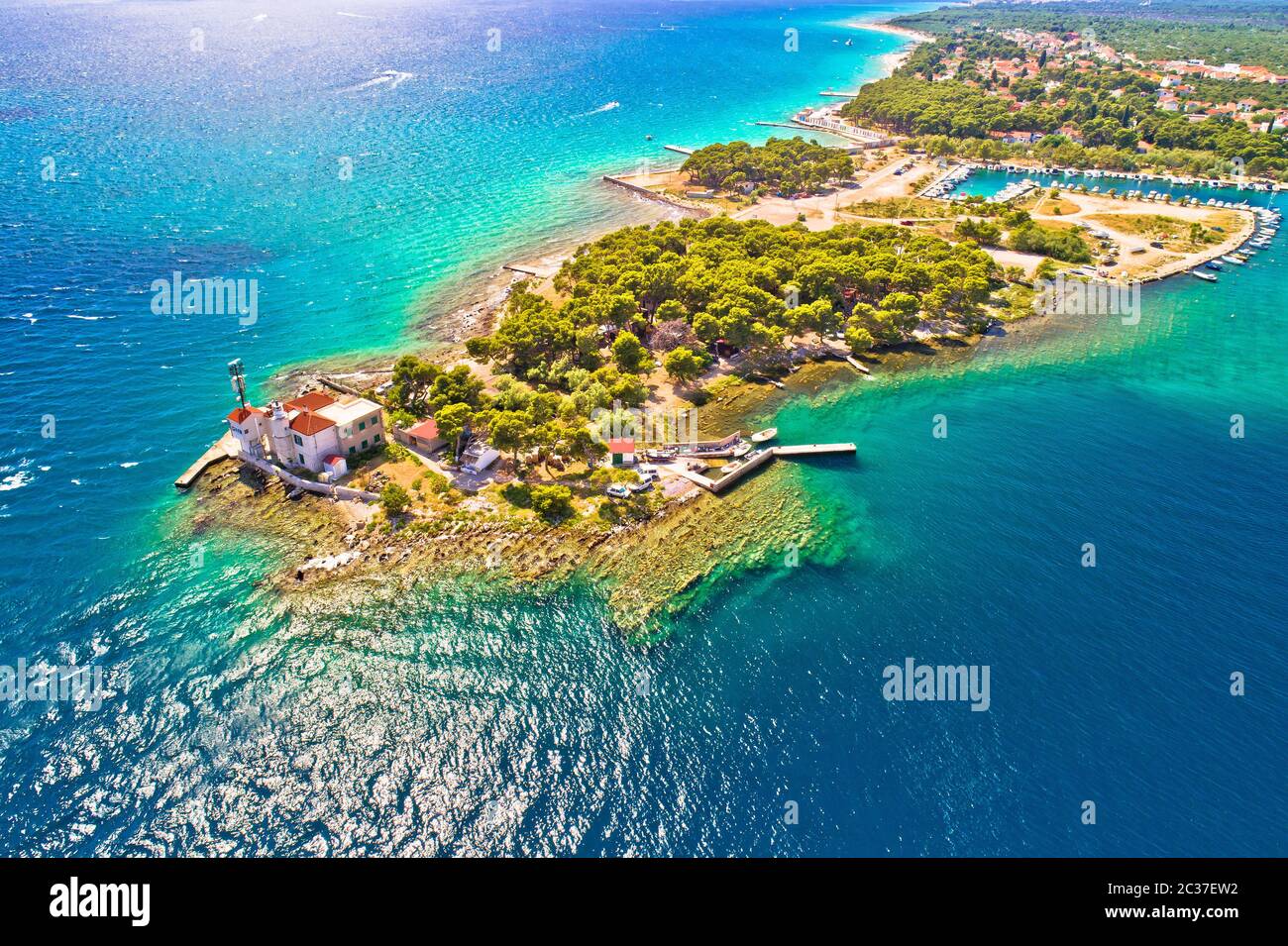 Phare de Jadrija dans la baie de Sibenik vue aérienne Banque D'Images