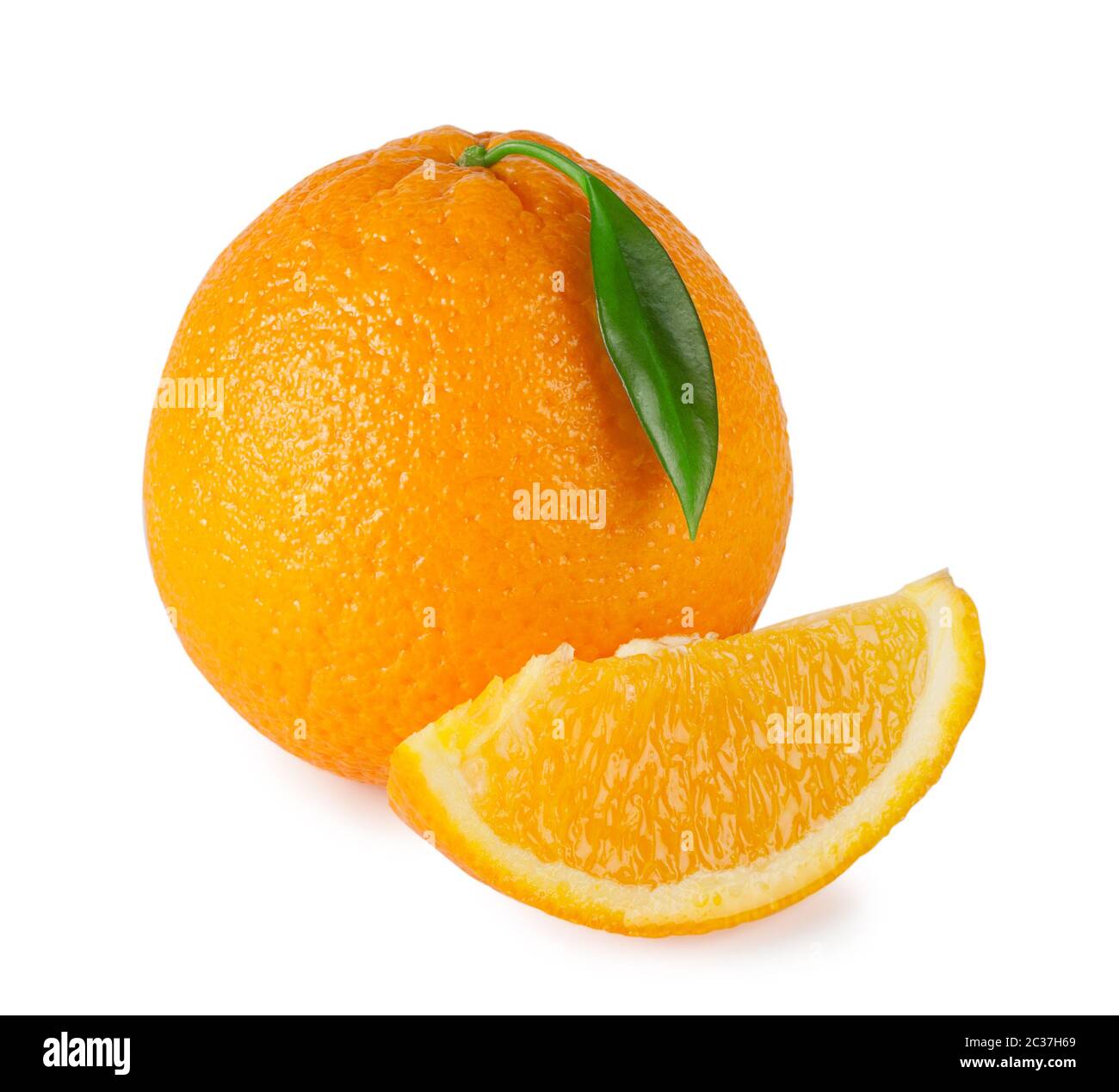 Orange mûr doux isolé sur fond blanc Banque D'Images