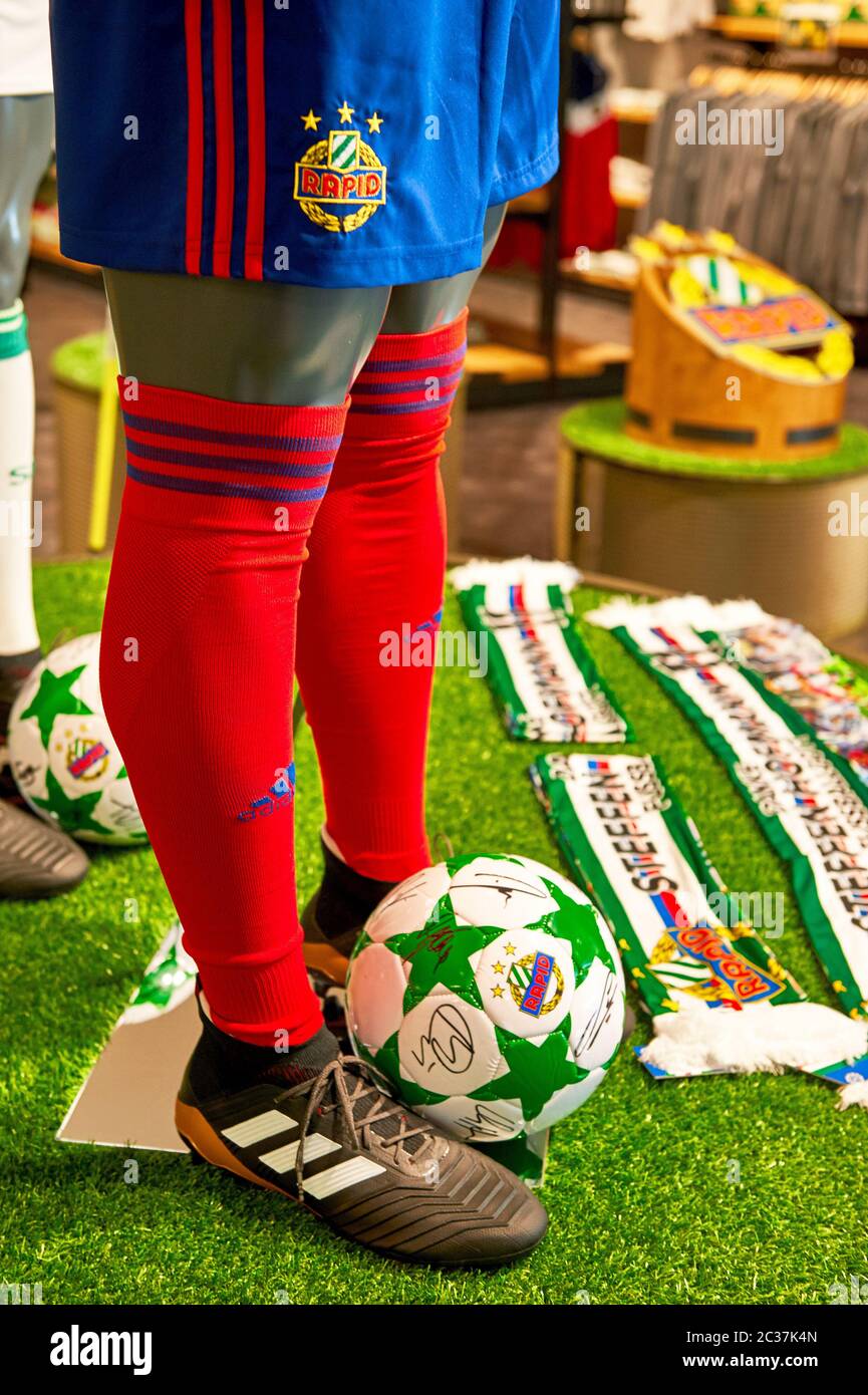 Visite de la boutique de fans du FC Rapid Vienna Banque D'Images