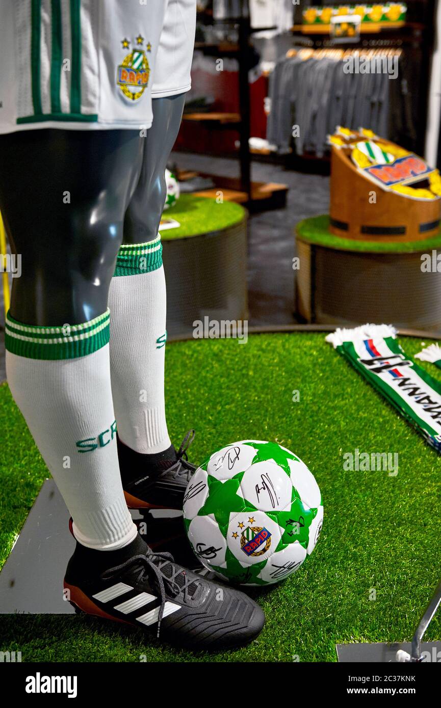 Visite de la boutique de fans du FC Rapid Vienna Banque D'Images